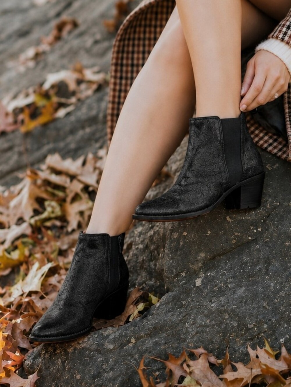 EUC FRYE Jolene Calf Hair Ankle Booties Black 6.5 Worn A Few Times!